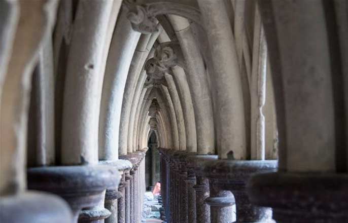 colonnes-cloitre-mont-saint-michel