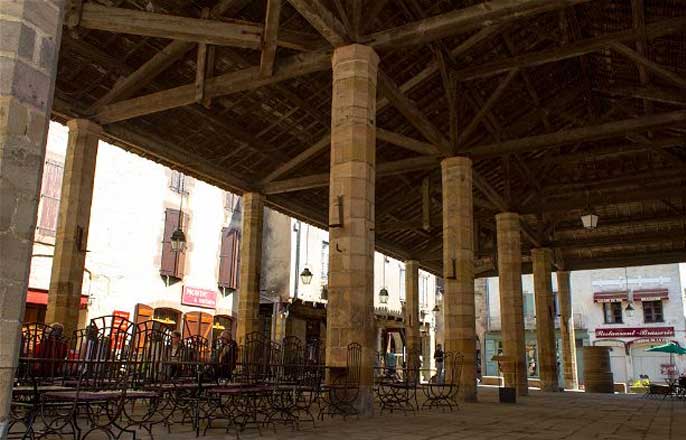 halles-marche-cordes-sur-ciel