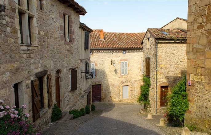 rue-authentique-cordes-sur-ciel