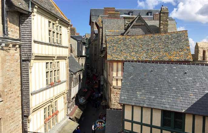 rue-medievale-mont-saint-michel