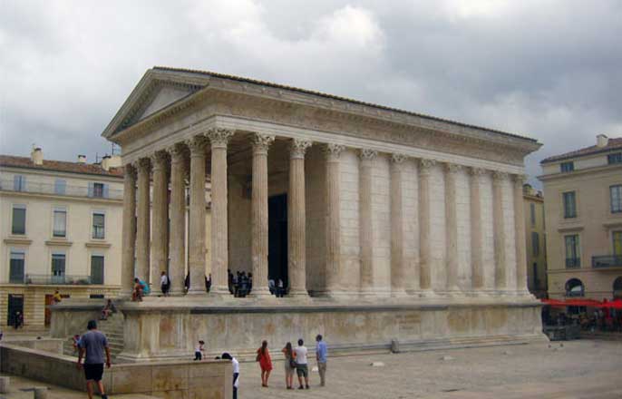 maison-carree-temple-nimes