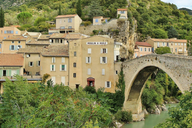 visite-village-nyons-drome