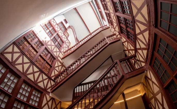 escalier-arriere-boutique-chocolaterie-cazenave