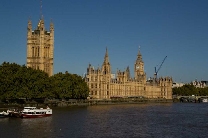 shoreditch-westminster-contrases-architecture-londres