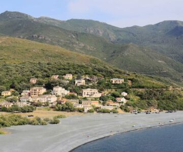 decouvrir-la-jolie-plage-dalbo-en-corse
