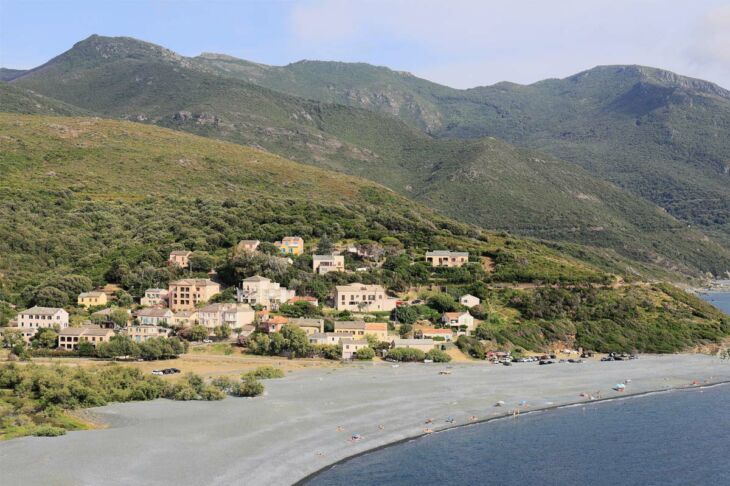 decouvrir-la-jolie-plage-dalbo-en-corse